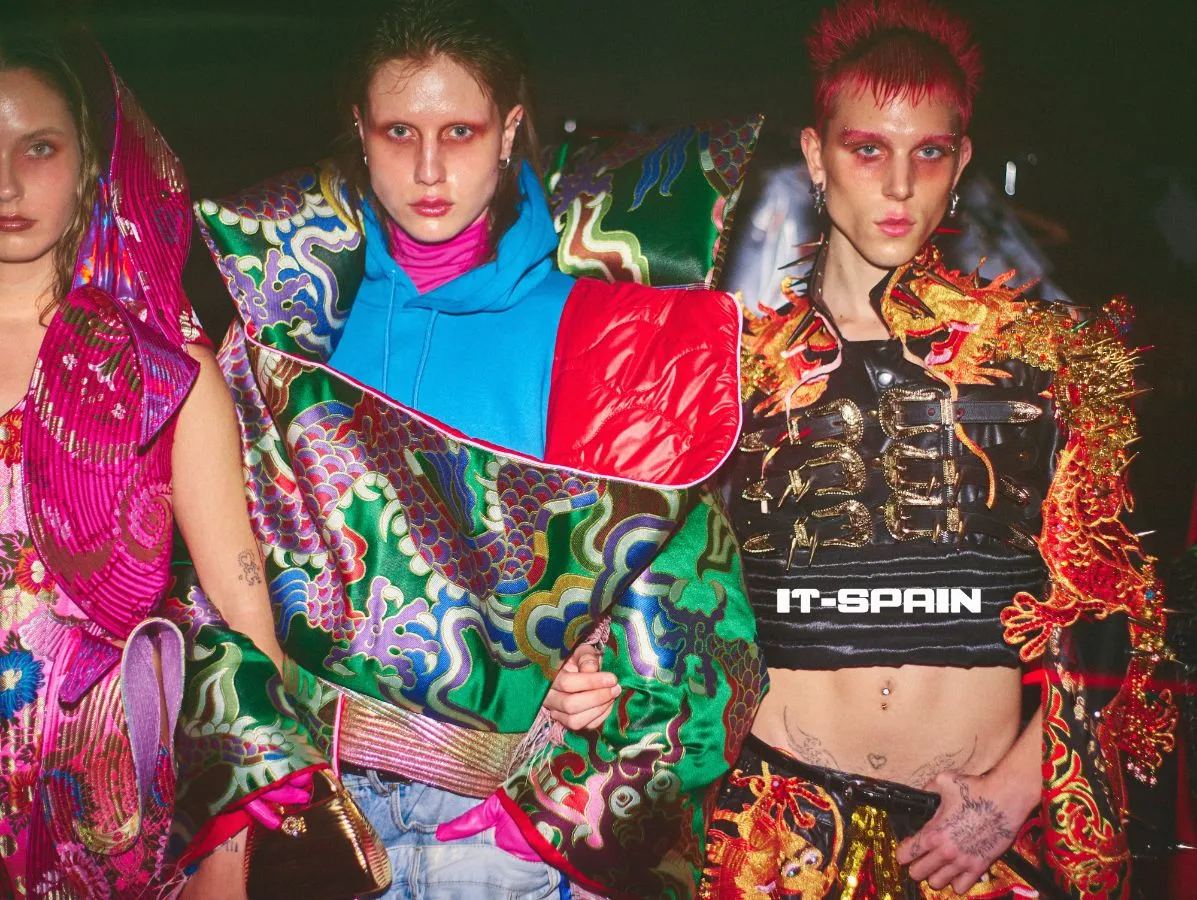 IT-SPAIN: When Clothing Becomes a Stage